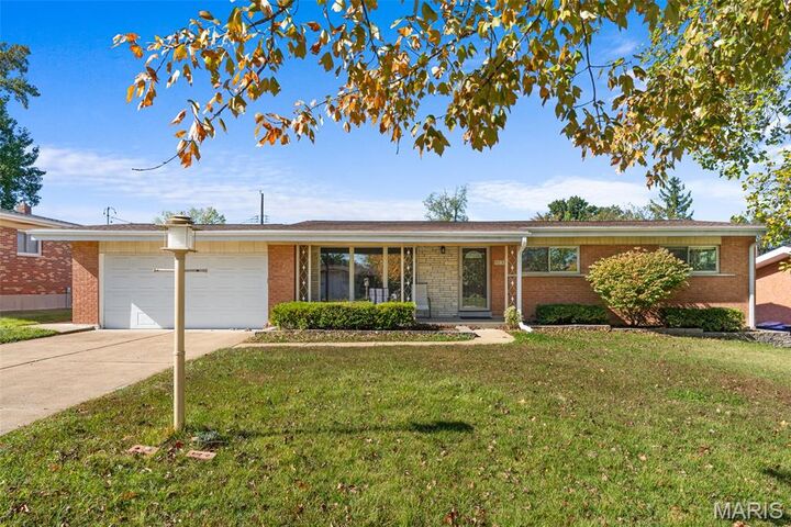 9233 Lavant Drive  St Louis MO 63126 photo