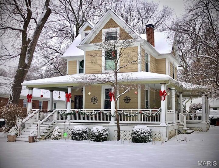 Property Photo:  507 N Clay Avenue  MO 63122