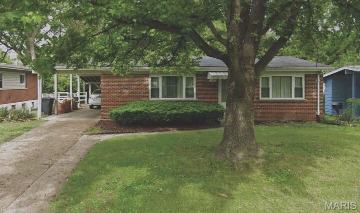 765 Pimlico Drive  Florissant MO 63033 photo