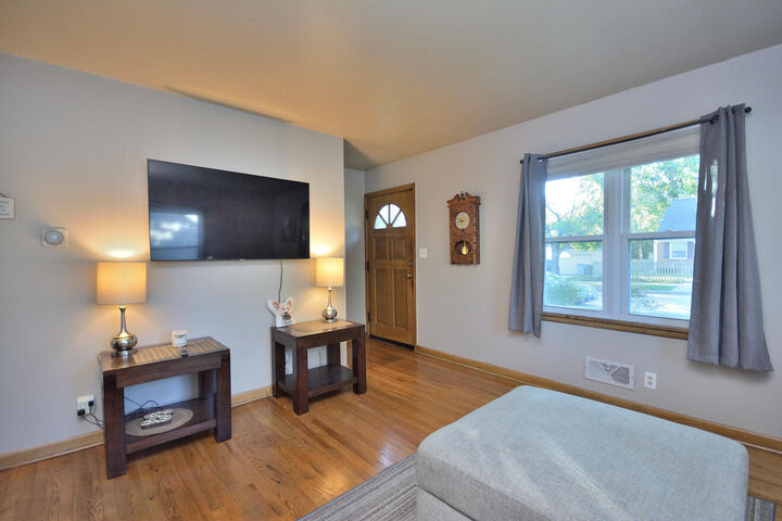 Property Photo:  5010 W Euclid Ave  WI 53219