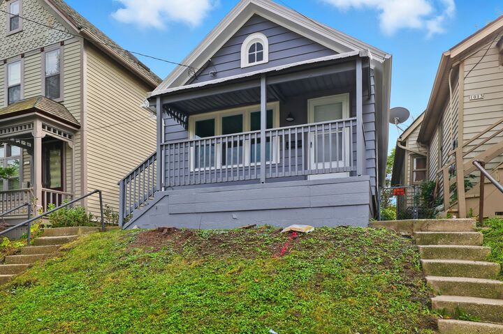 1017 E Pearson St  Milwaukee WI 53202 photo