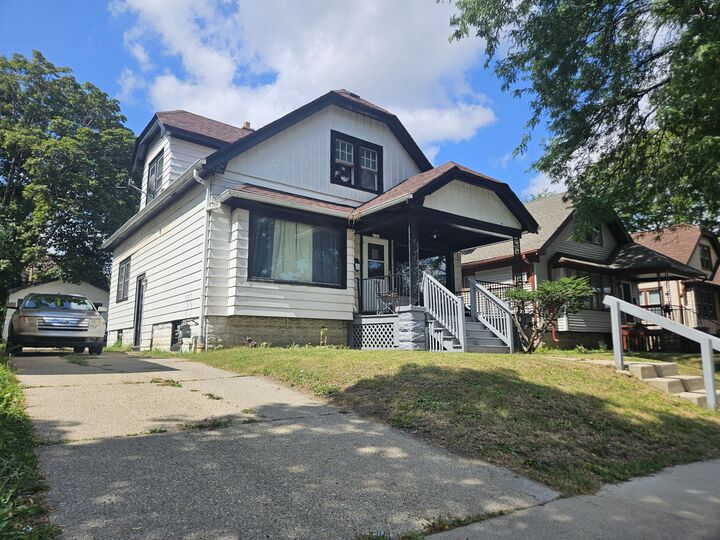 4143 N 10th St  Milwaukee WI 53209 photo