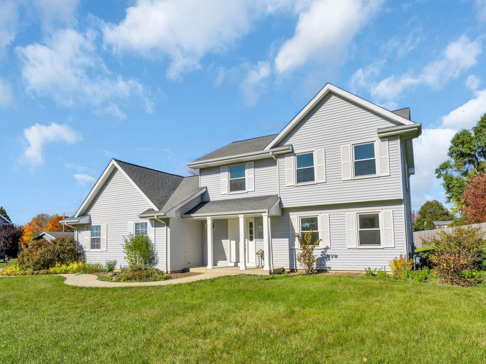 Property Photo:  808 Weiler Rd  WI 53105 