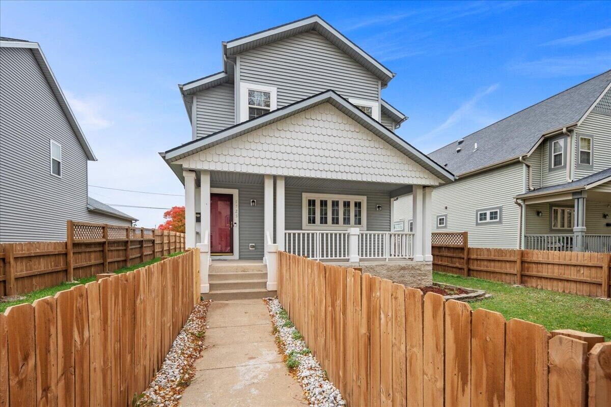 Property Photo:  1725 N 18th St  WI 53205