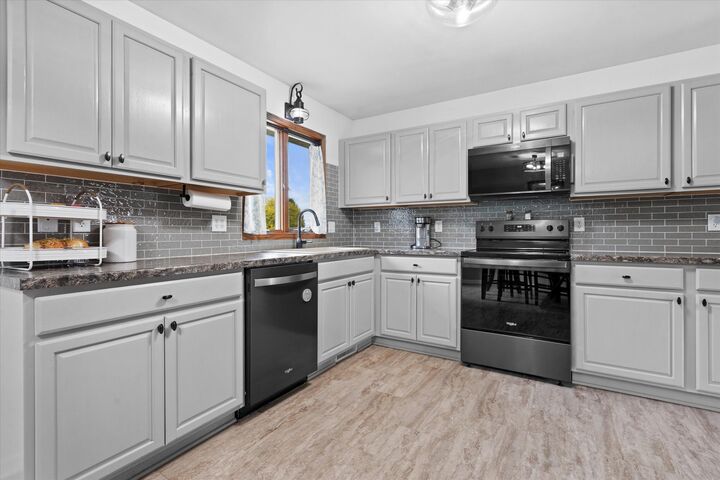 Property Photo:  113 Kerri Ann Ct  WI 53027