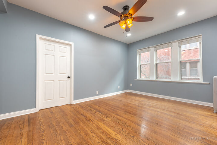 Property Photo:  1329 W Addison Street 1A  IL 60613
