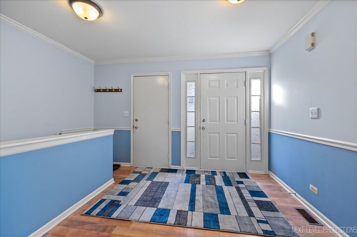 Property Photo: 616 Briarwood Lane IL 60543