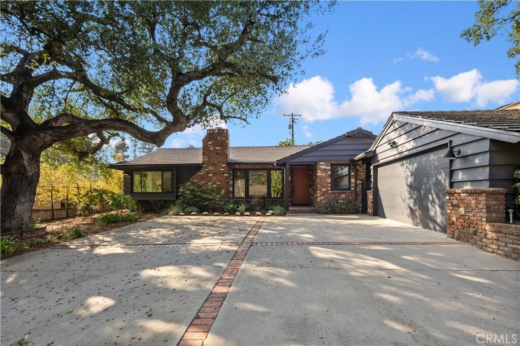 Property Photo:  1709 Alta Oaks  CA 91006