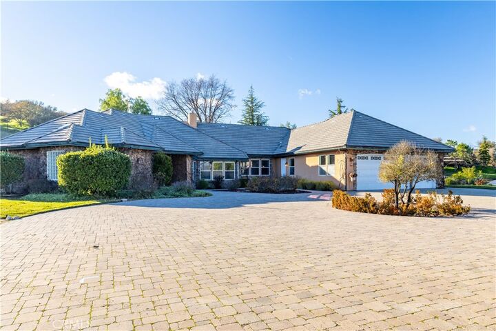 Property Photo:  880 Tracy  CA 93465 