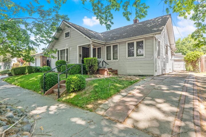 Property Photo:  1515 W St  CA 95818 