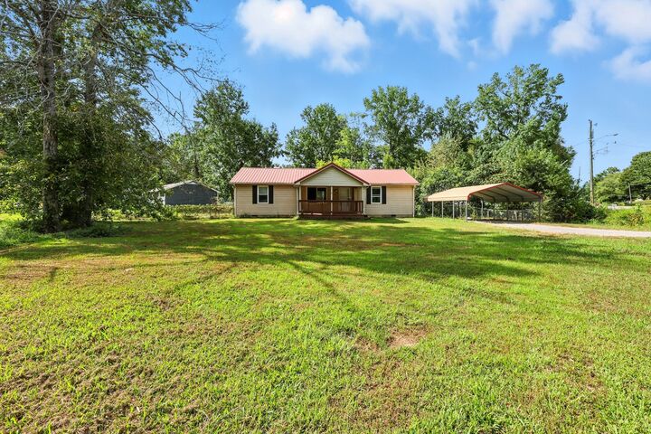 Property Photo:  412 Buckeye Ln  TN 37042