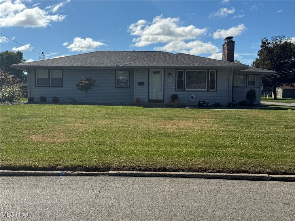 Property Photo: 2721 Algonquin Drive OH 44514