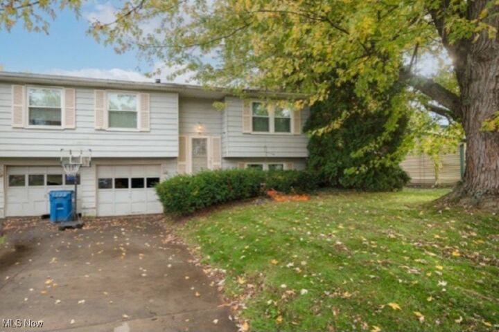 8052 Castle Rock Drive NE  Warren OH 44484 photo