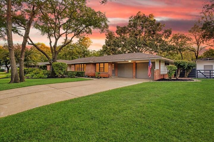 Property Photo:  524 N Wharton Street  TX 75092