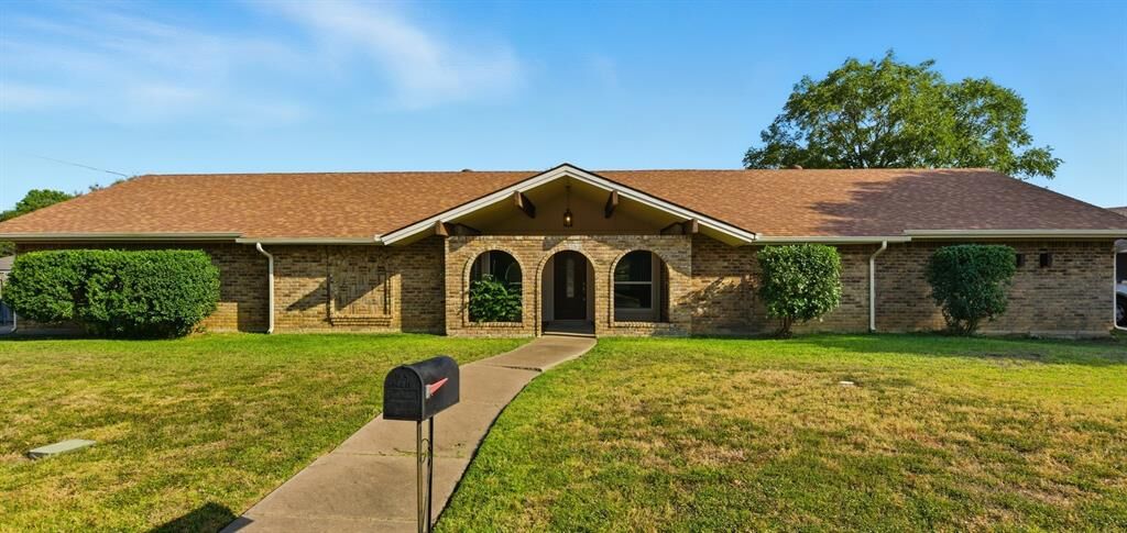 Property Photo:  6709 Santiago Avenue  TX 76133
