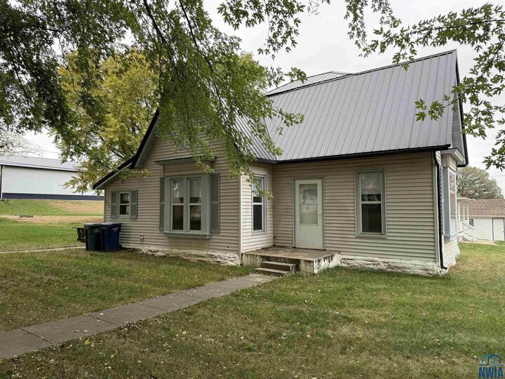 Property Photo:  402 5th Street  IA 51027
