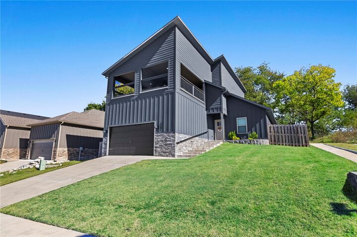 Property Photo: 2608 N Justin Drive AR 72704