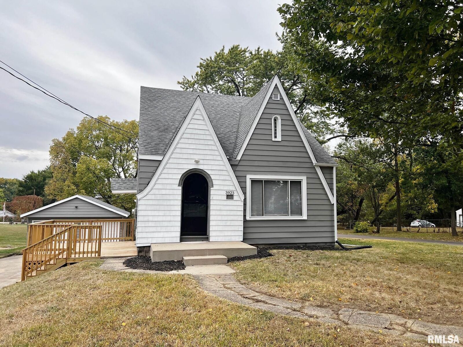 Property Photo:  3923 N Illinois Avenue  IL 61616