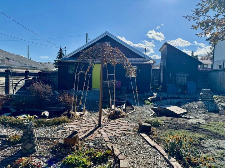 Property Photo:  8137 19 Avenue  AB T0K 0M0 