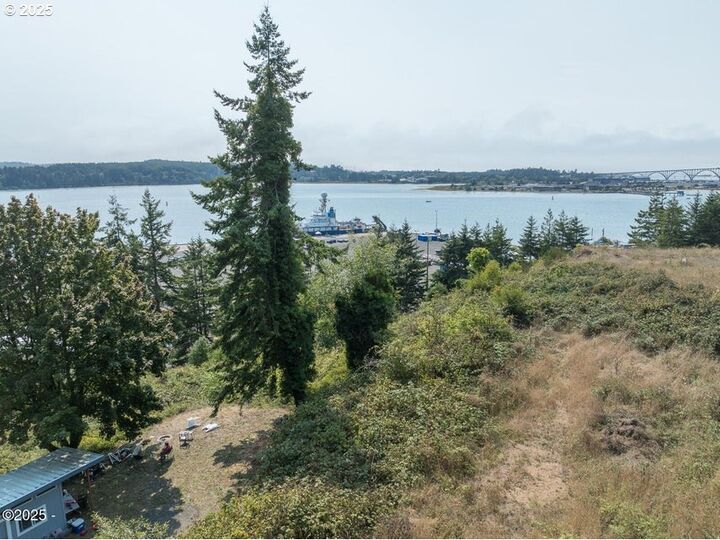 Property Photo: 800 Niemi Ct OR 97365