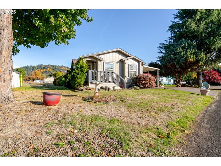 Property Photo: 38129 Weirich Dr OR 97355