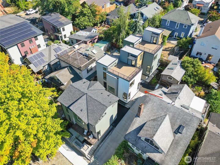 Property Photo: 218 21st Avenue E WA 98112