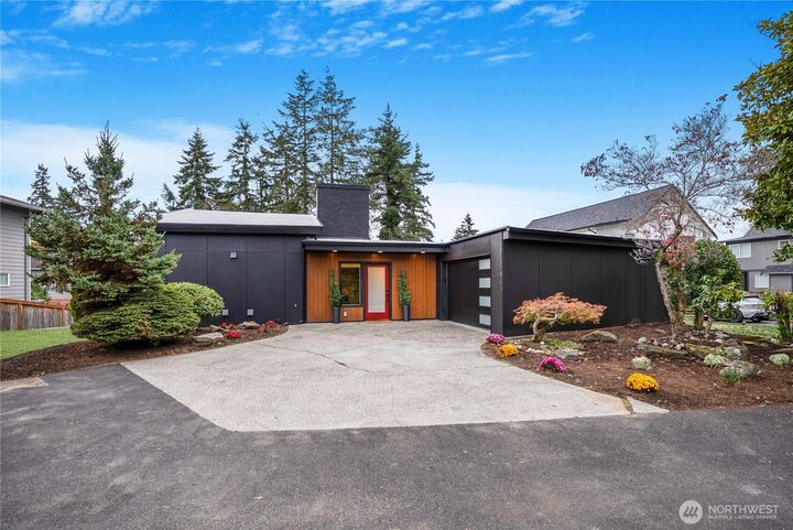 Property Photo:  11647  Beacon Avenue S 1  WA 98178