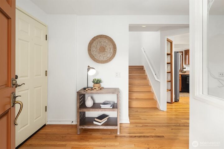 Property Photo:  637  Elm Place  WA 98020