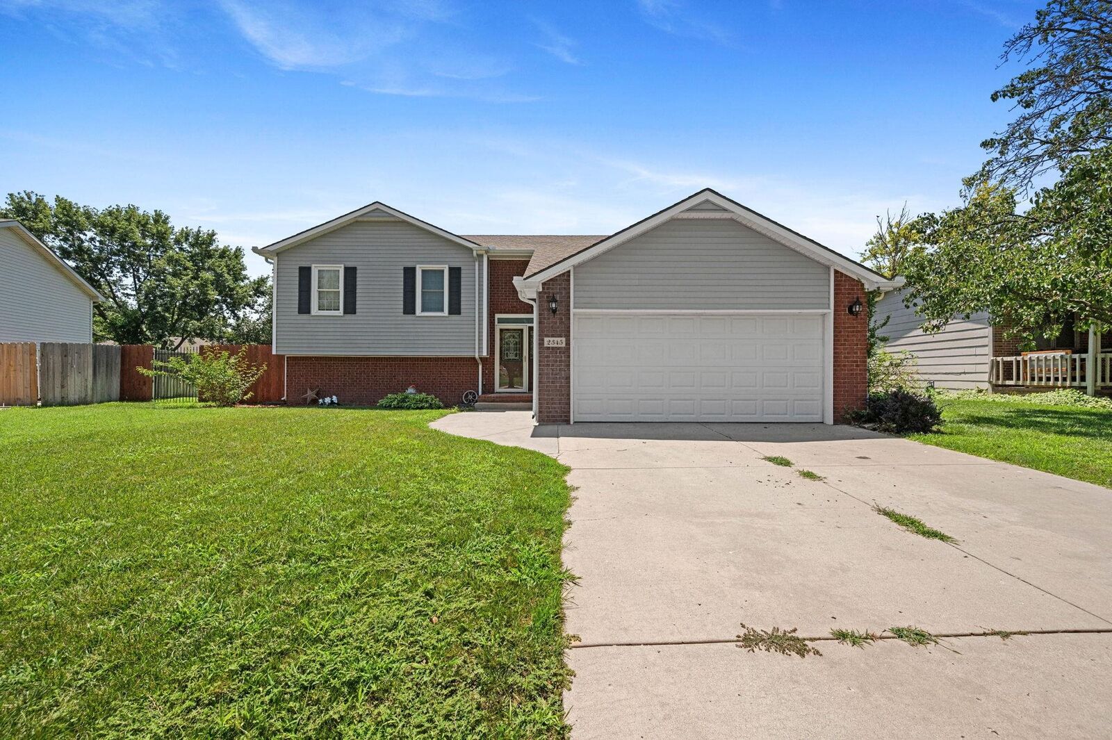 Property Photo: 2345 N Parkridge Ct KS 67205-2002