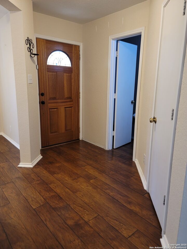 Property Photo: 4923 Bending Elms TX 78247