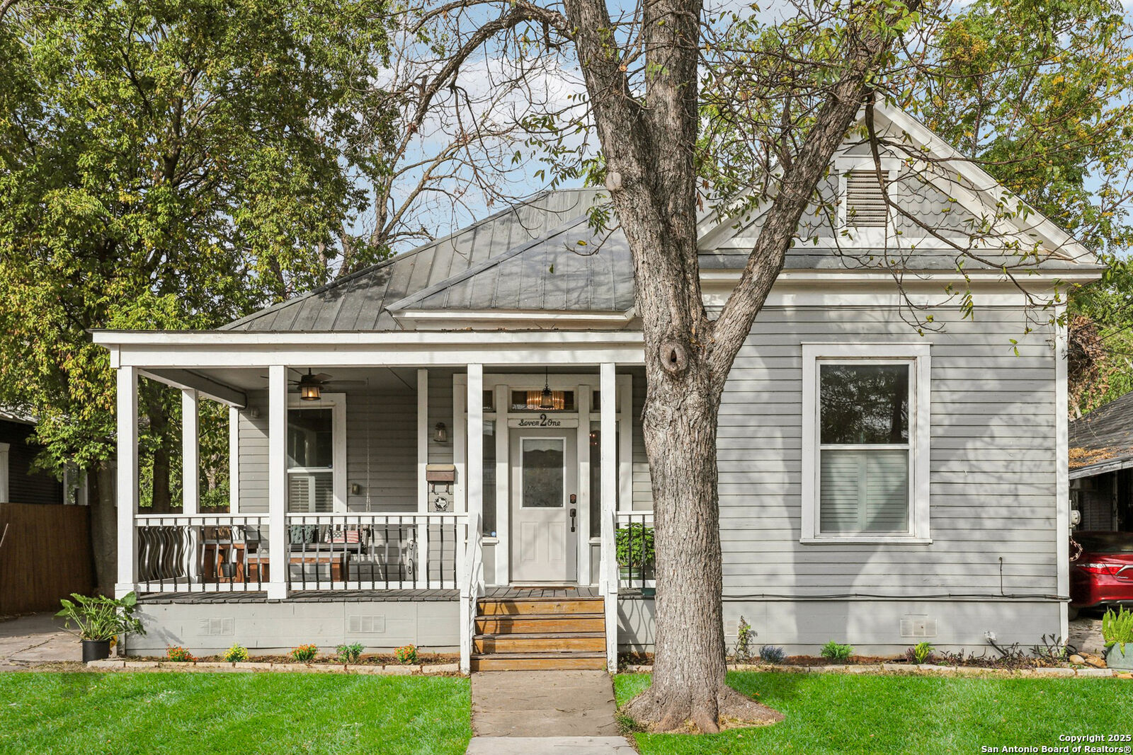 Property Photo: 721 Saint James TX 78202