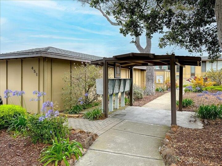 Property Photo:  451 Dela Vina Avenue 405  CA 93940