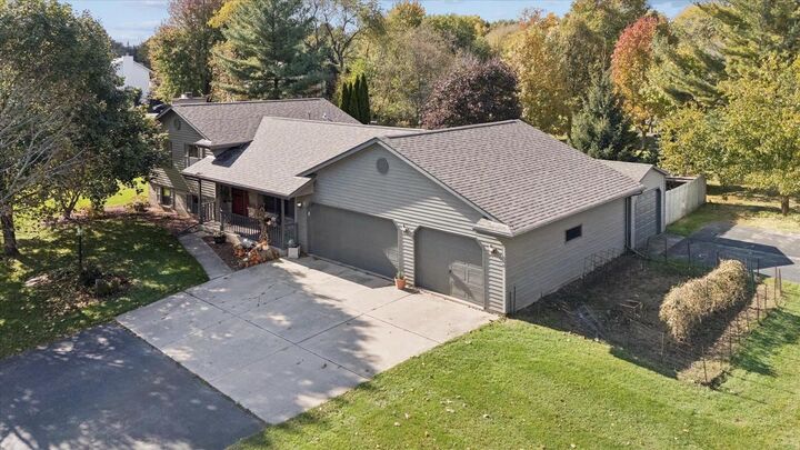 Property Photo:  5237 North Grandeur Drive  WI 53563 