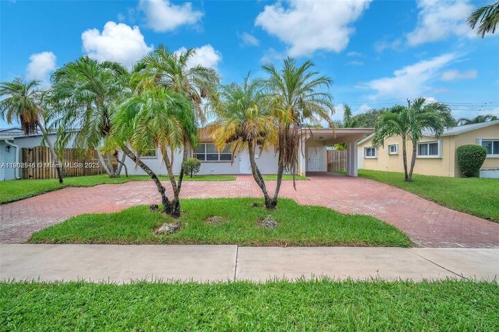 Property Photo:  2112 N 32nd Ct  FL 33021