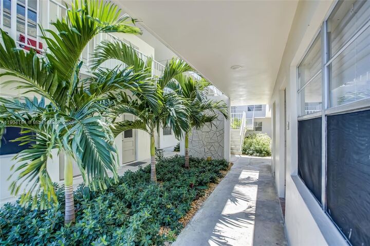 Property Photo:  1720 Cleveland St 202E  FL 33020 