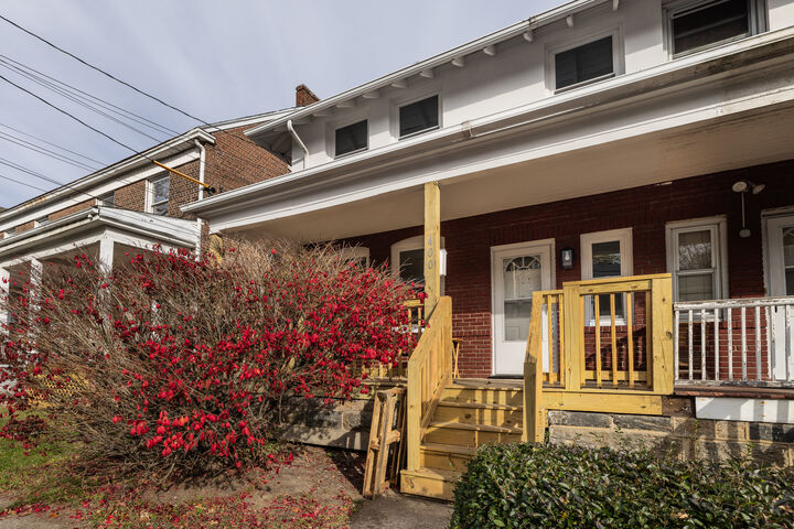 Property Photo:  400 East Avenue  CT 06610 