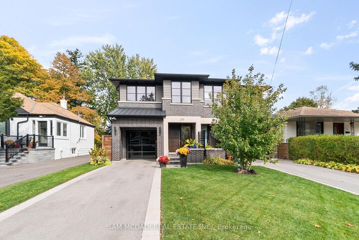 39 Oakwood Avenue N — photo 1