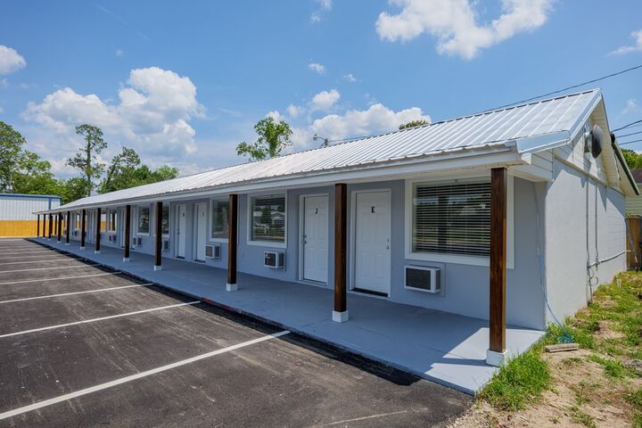 Property Photo:  149 Thigpen Avenue 17  GA 31635