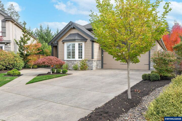 Property Photo: 1242 Goldcrest Av NW OR 97304