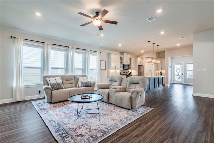 Property Photo: 315 Sawtooth Mountain Way TX 78620