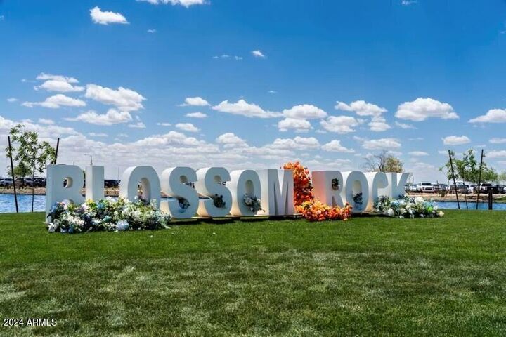 Property Photo: 425 W Fremont Pass AZ 85120