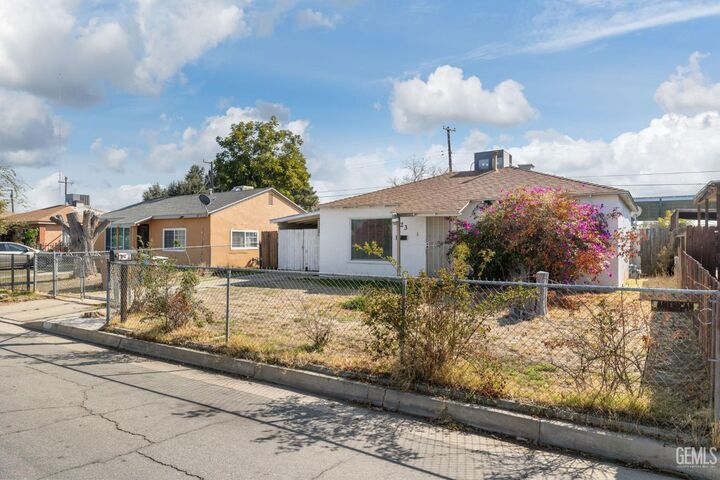Property Photo: 923 Townsley Avenue CA 93304