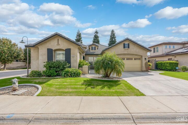 Property Photo: 9303 Via Lugano CA 93312