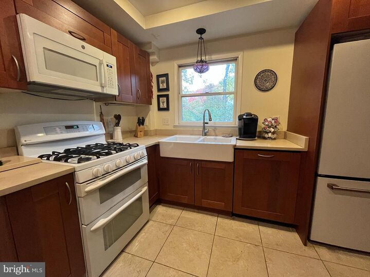 Property Photo:  2410 Ryegate Lane  VA 22308