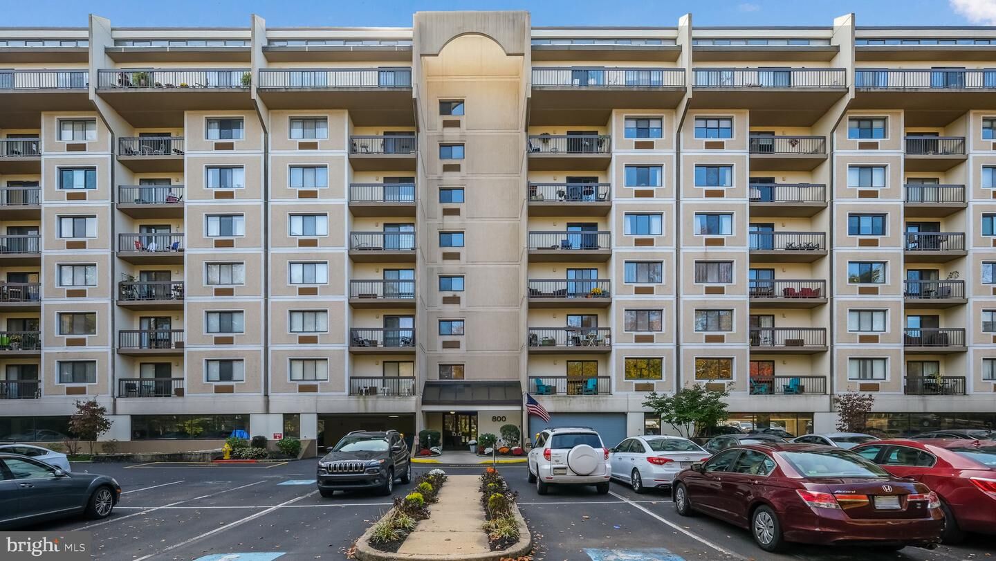 Property Photo:  800 Avondale Road 7P  PA 19086 