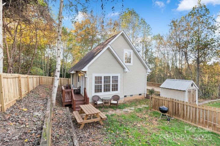 Property Photo:  124 Sleepy Forest Drive  NC 28748