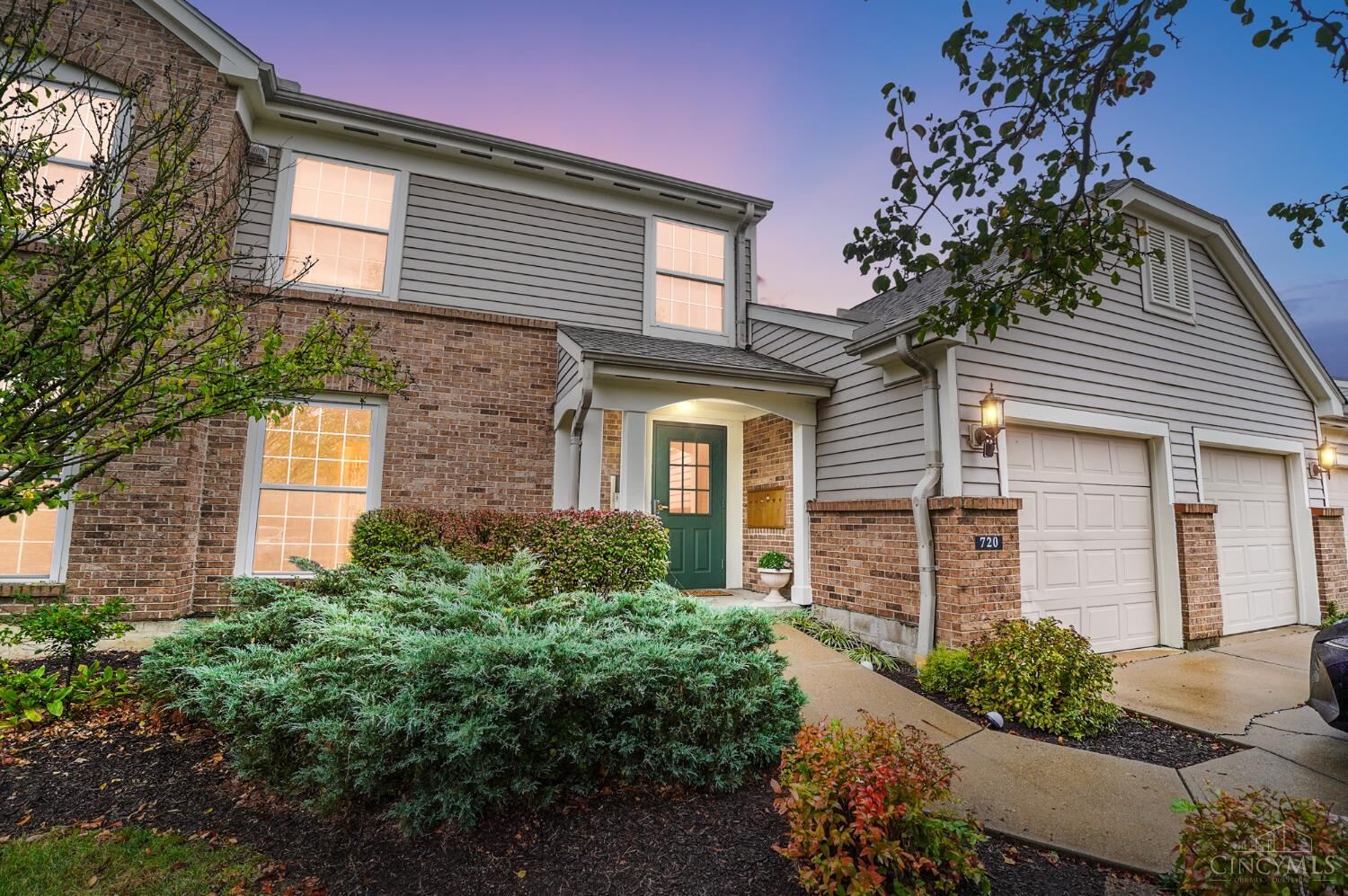 Property Photo:  720 Castlegate Lane  OH 45231