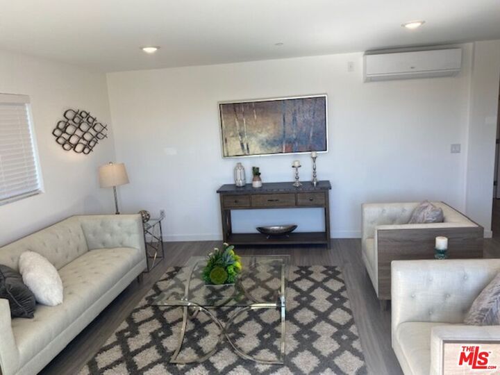 Property Photo:  8631 Olin St  CA 90034