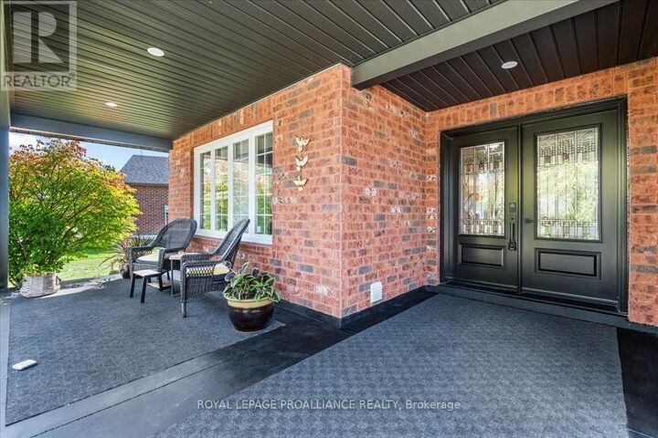 Property Photo:  90 High Street  ON K0L 1L0 