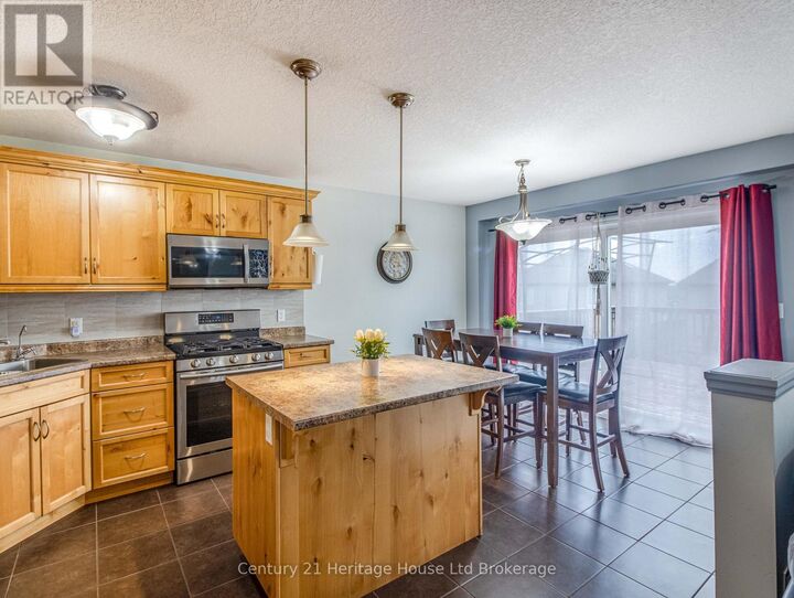 Photo de la propriété:  702 Frontenac Crescent  ON N4V 0B1